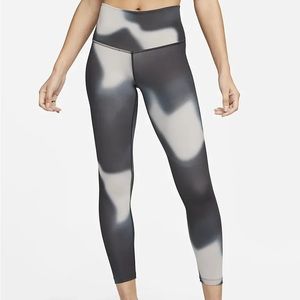 NWT NIKE YOGA leggings women’s sm high waisted 7/8 length black gray gradient